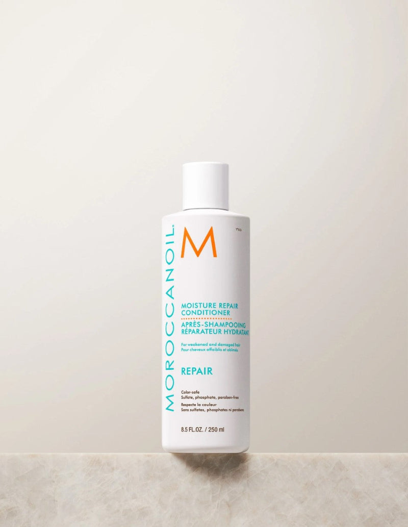Moroccanoil conditioner bottle 250 ml on a light background
